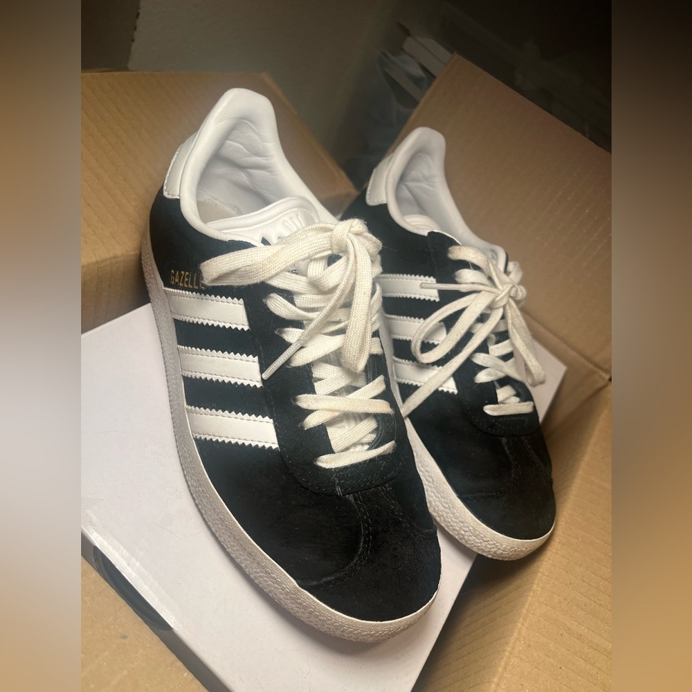 Women’s size 5 used black adidas gazelle sneakers. Felt/suede material